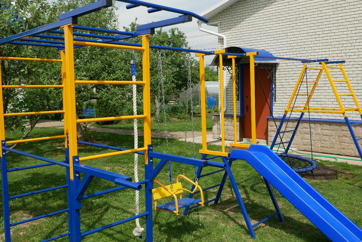 04 (белый/желтый). а+п дск вертикаль с горкой. скалолаз уличный комплекс. детский спортивный комплекс скалолаз. удск-6.